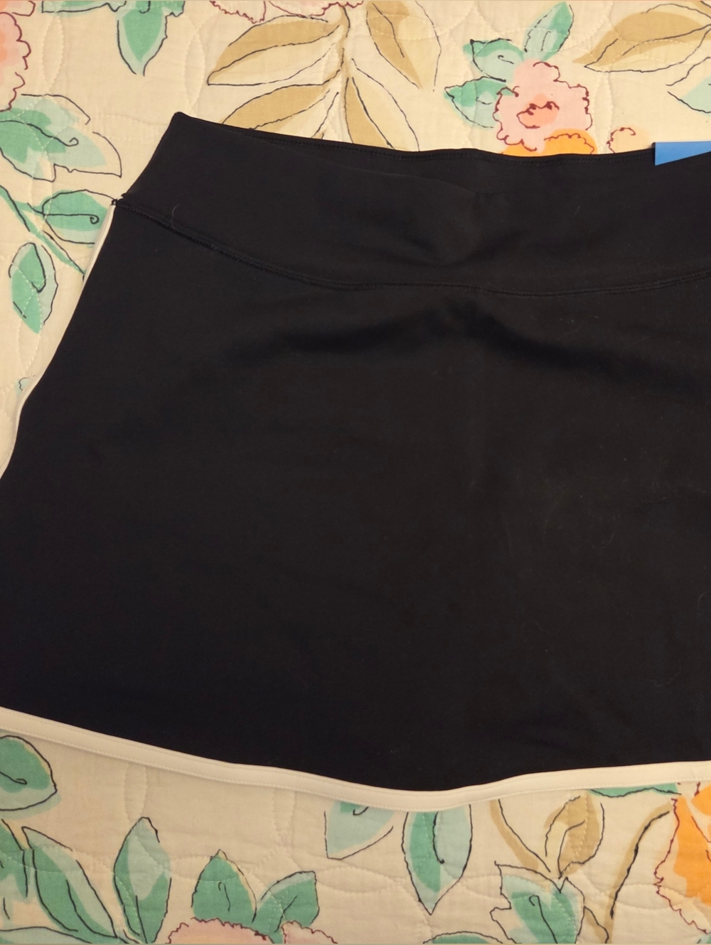 DSG Black Skort with Cream Trim Sz L
